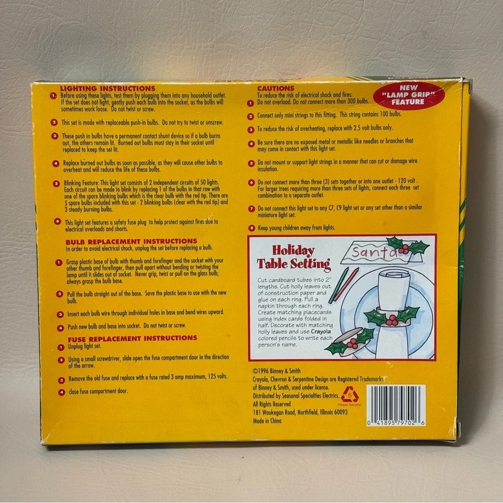 Vintage 1996 Crayola 100 Light Set RADICAL RED Colors Indoor/Outdoor 47.5 Ft